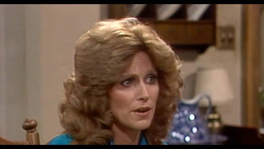 Newhart – SE1 – Ep2- Mrs. Newton’s Body Lies A-Mould’ring in the Grave
